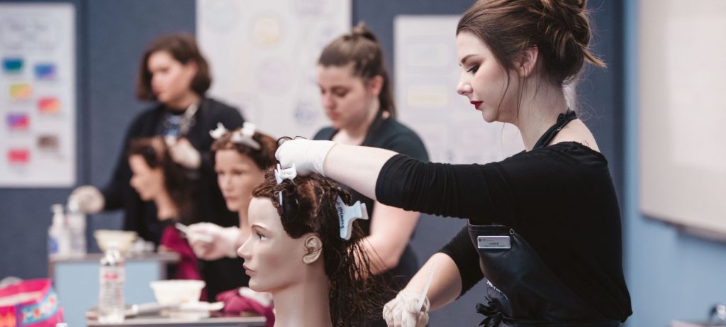 Top-Qualität: Einrichtung für Friseursalon und Kosmetikbereiche entdecken